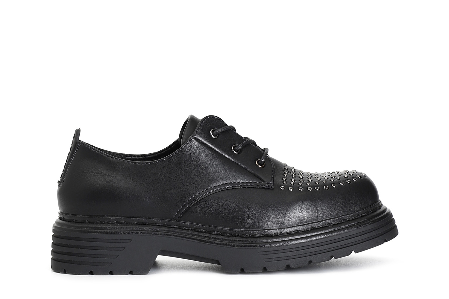 derby de mujer con micro tachuelas en la parte delantera. black 41
