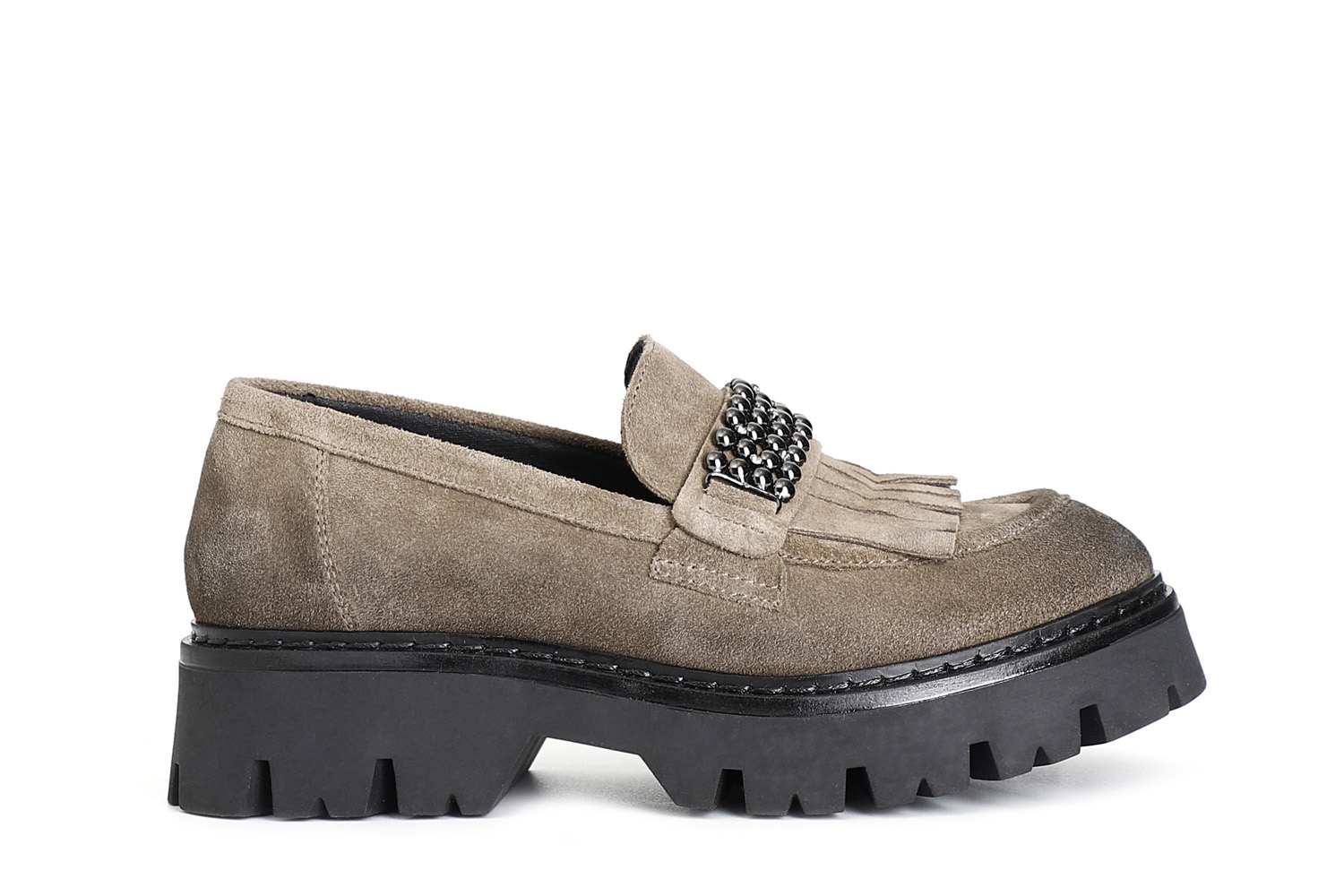 mocasín de mujer con flecos y complemento de ante. nut 40