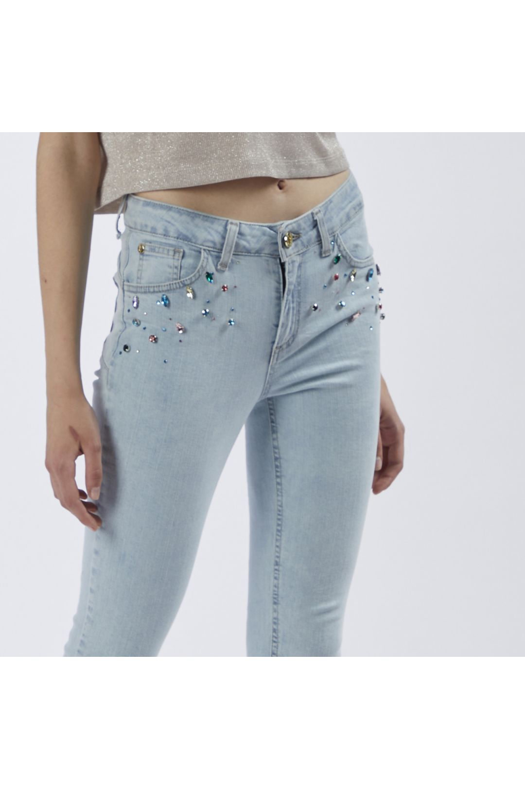 Vaqueros denim skinny con pedrería multicolor