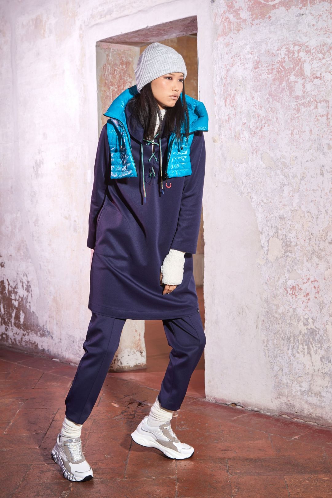 vestido acampanado de tejido técnico