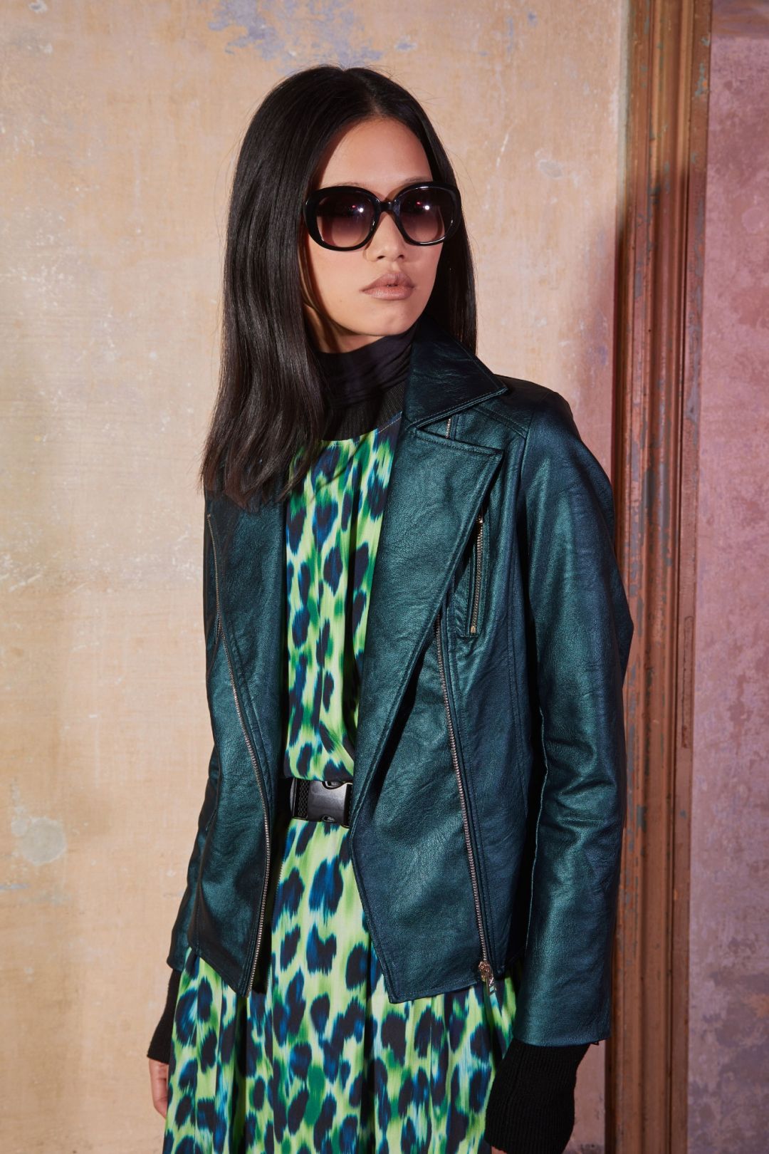 chupa de piel sintética laminada con forro estampado