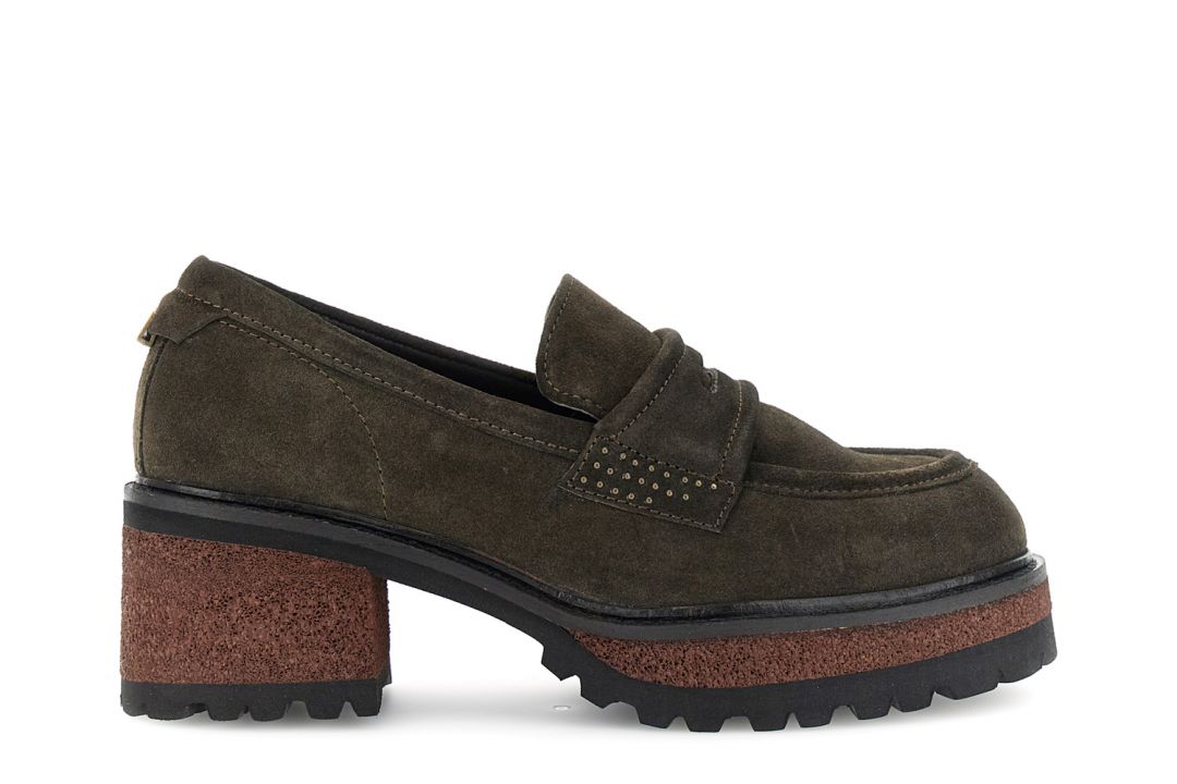 mocasines de ante con suela track dark brown