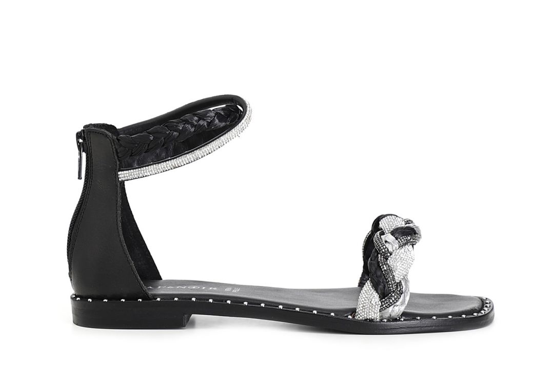 sandalias cerradas detrás con cremallera con pedrería y rafia