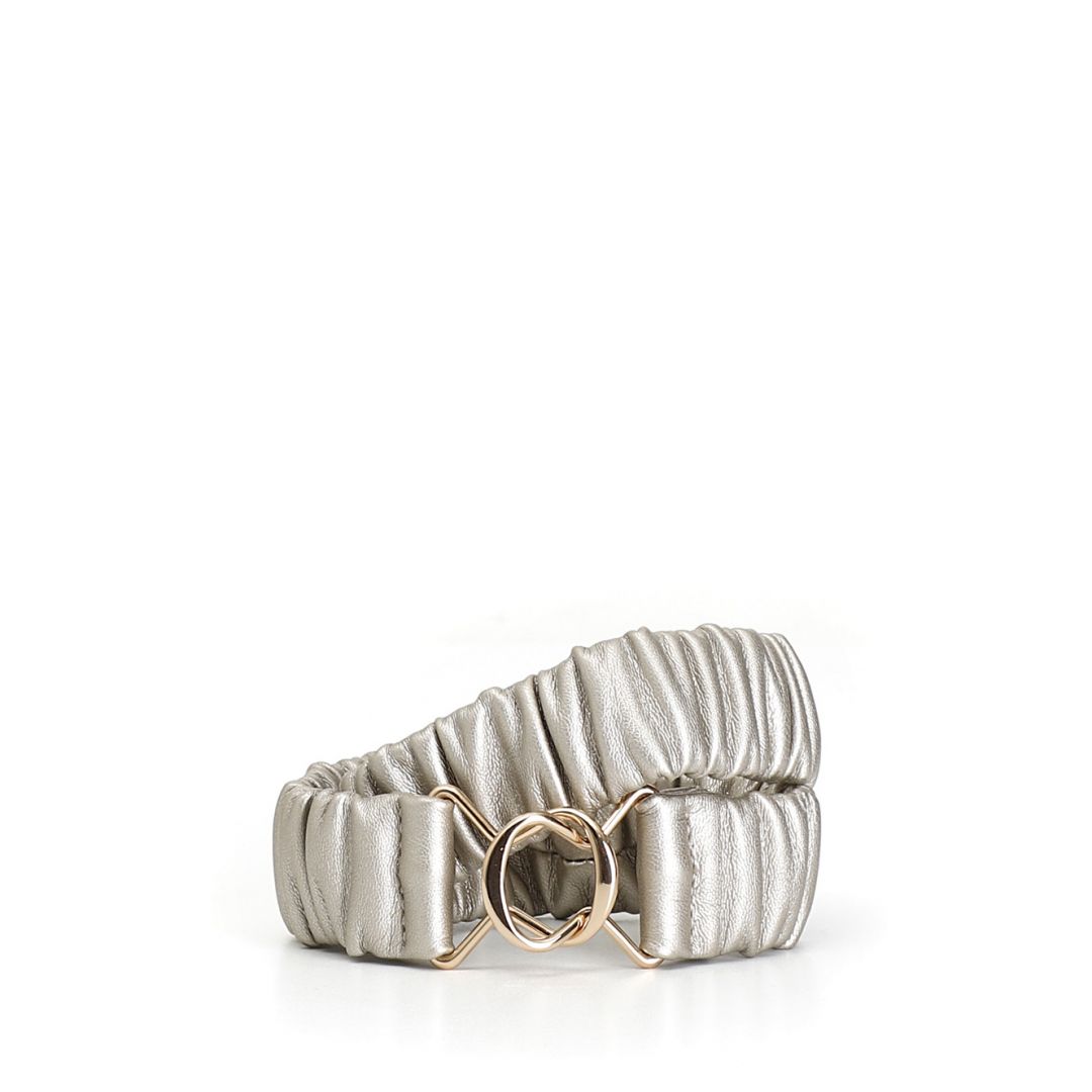 cinturón de mujer con material fruncido elástico con enganches metálicos